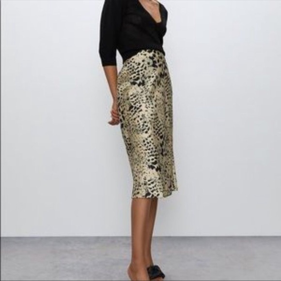 NEOT Aritzia MIDI Leopard Silky Slip skirt - Picture 5 of 12